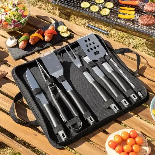 [V0103694] KIT D'USTENSILES POUR BARBECUE AVEC MALETTE DE TRANSPORT 12 PIECES